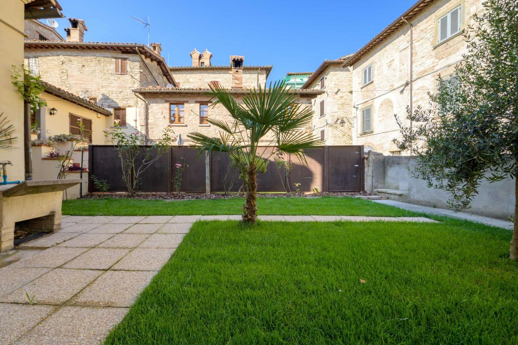 Via Mazzini 23A Daire Gubbio Dış mekan fotoğraf