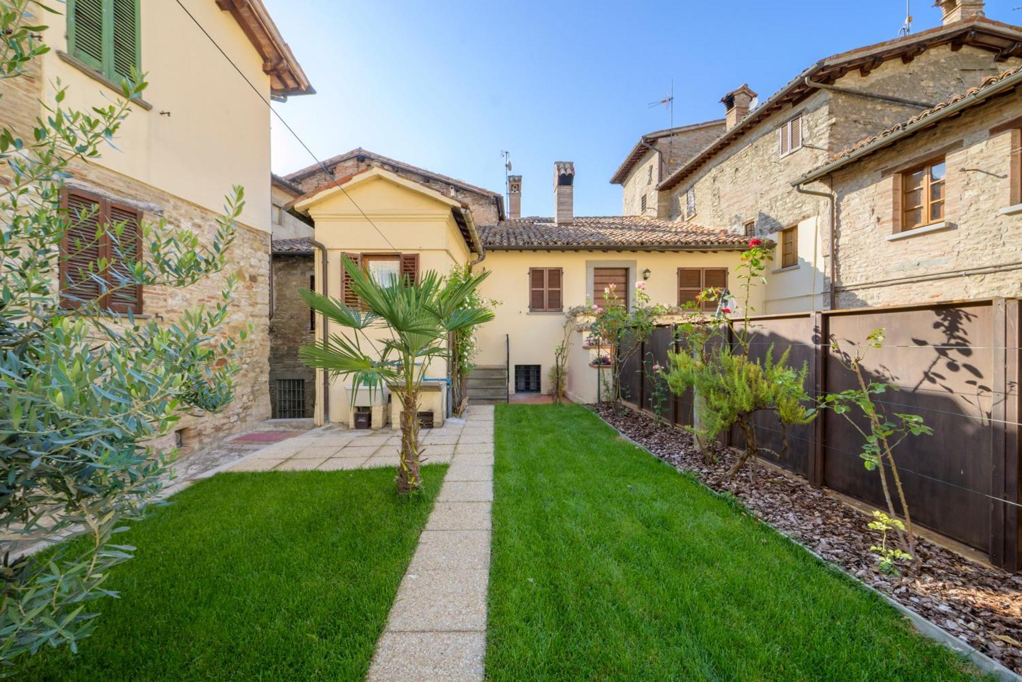 Via Mazzini 23A Daire Gubbio Dış mekan fotoğraf