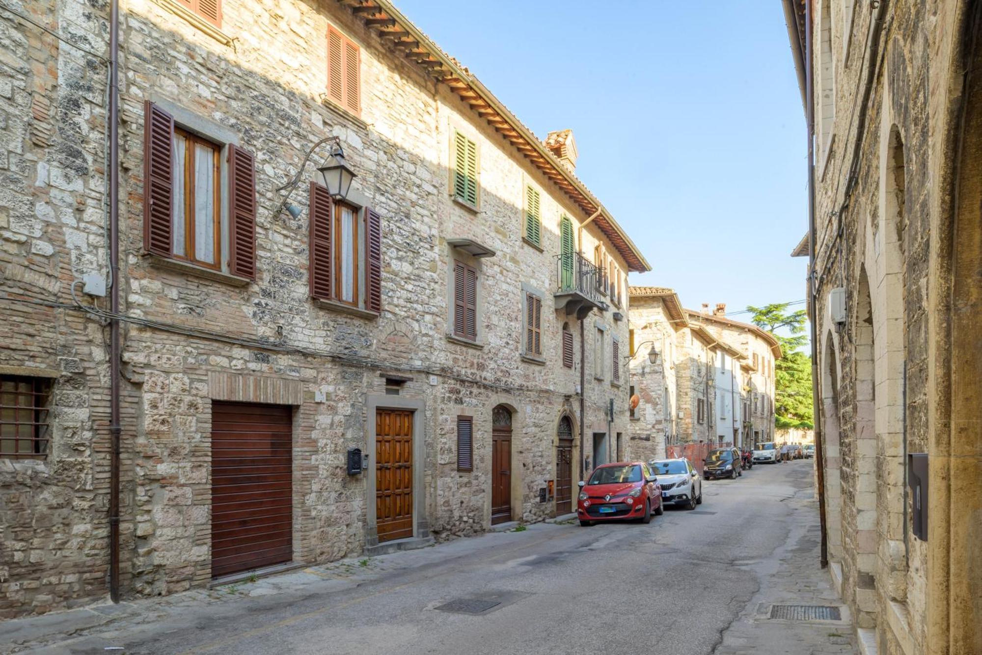 Via Mazzini 23A Daire Gubbio Dış mekan fotoğraf