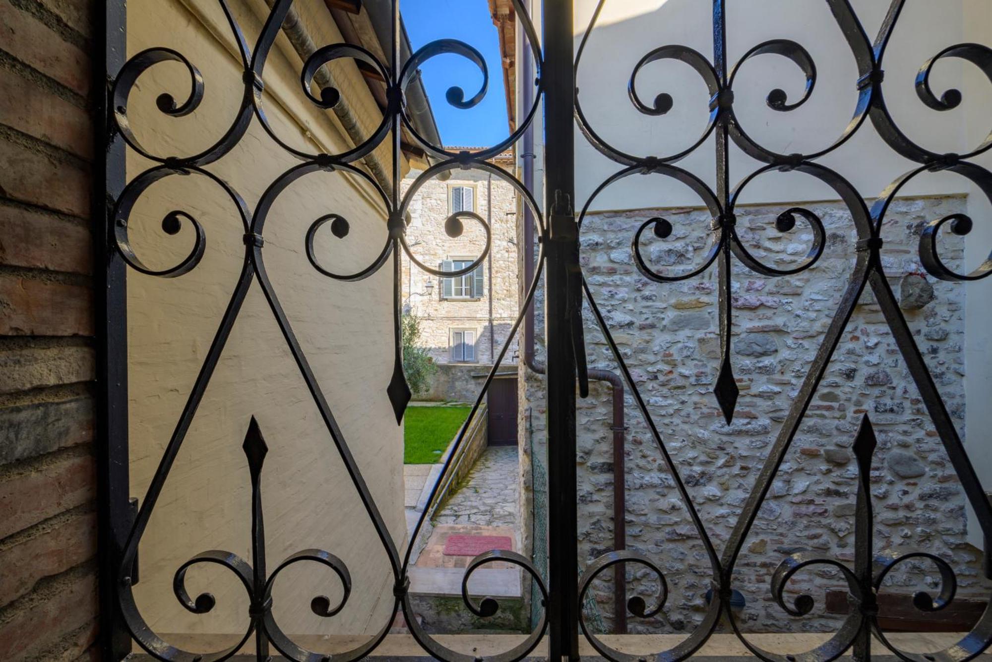 Via Mazzini 23A Daire Gubbio Dış mekan fotoğraf