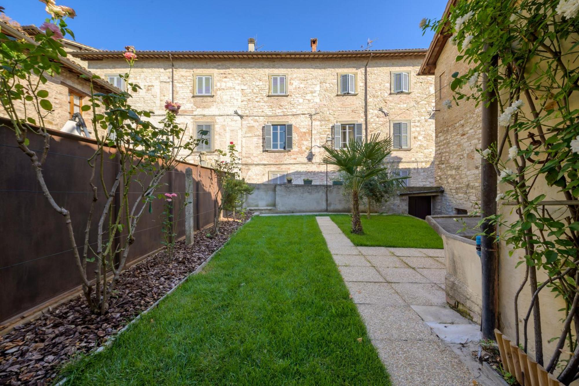 Via Mazzini 23A Daire Gubbio Dış mekan fotoğraf